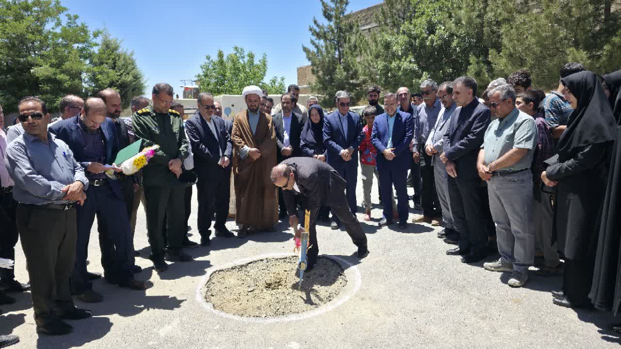کلنگ احداث مدرسه ۷ کلاسه خیرساز «حاج علی فراهانی»